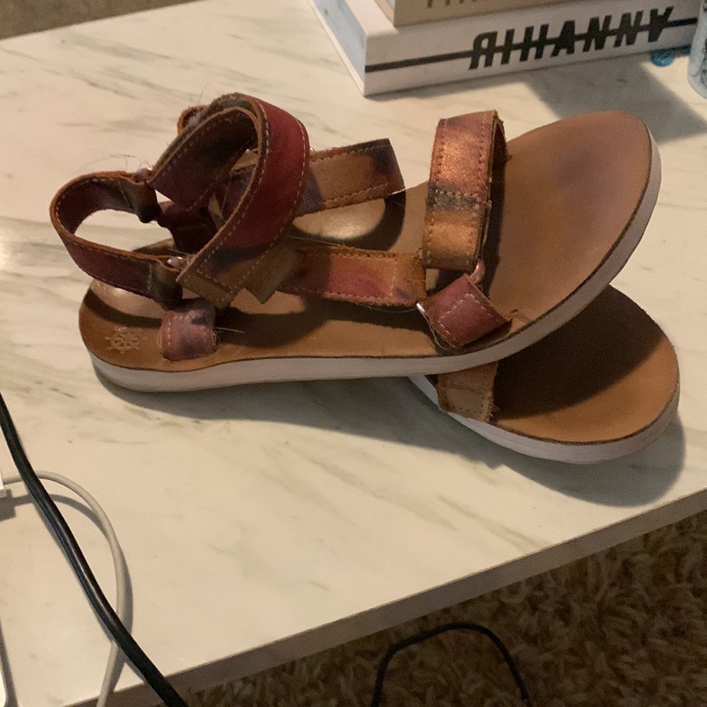 Shoes - Picture 2 of 4
